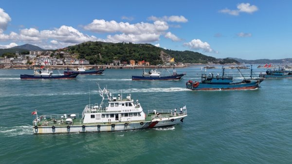 佳禾资本 带鱼、小黄鱼马上上桌！东海今日全面开渔，海事部门联合护航开渔安全